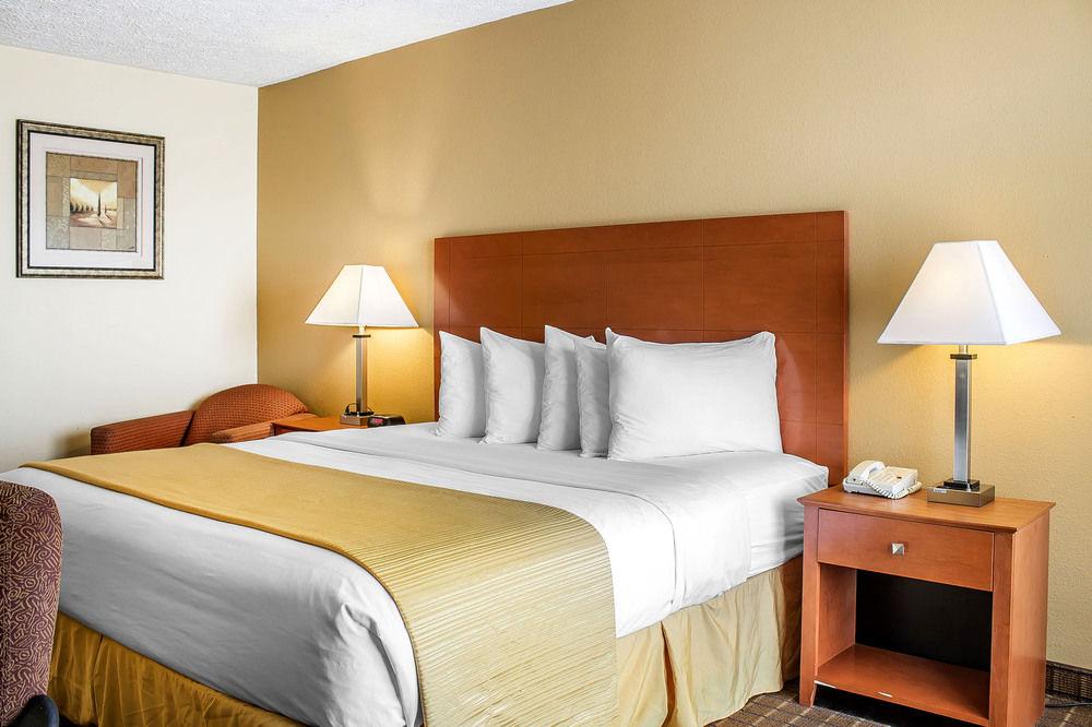 Wilkes-Barre Inn & Suites Экстерьер фото