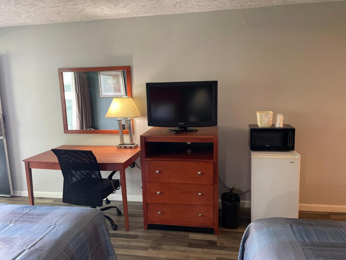 Wilkes-Barre Inn & Suites Экстерьер фото