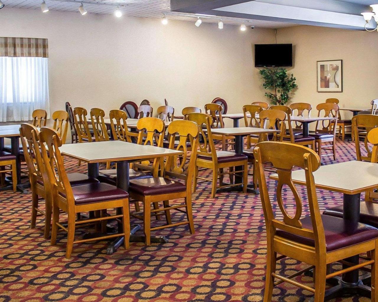 Wilkes-Barre Inn & Suites Экстерьер фото