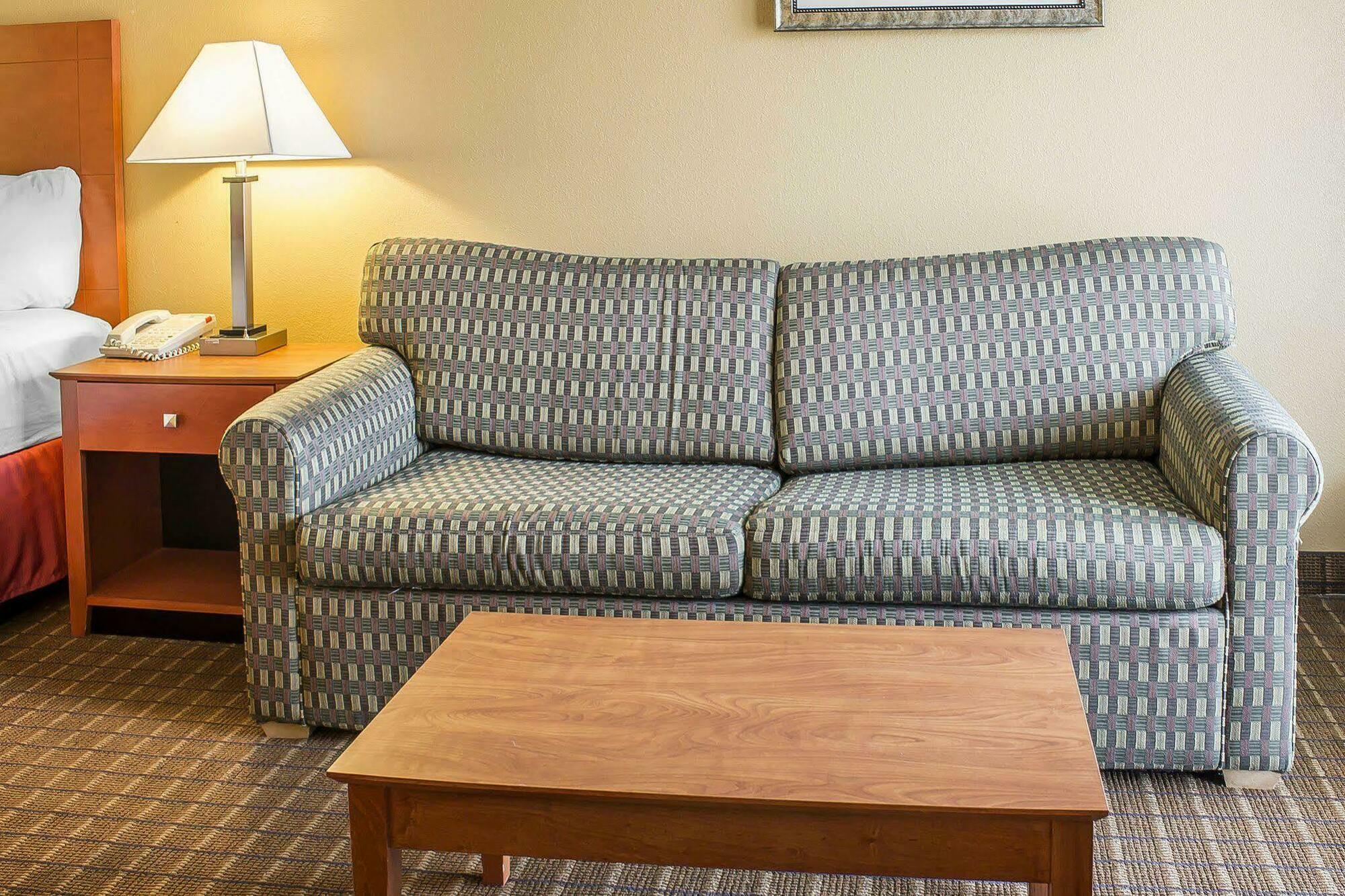 Wilkes-Barre Inn & Suites Экстерьер фото